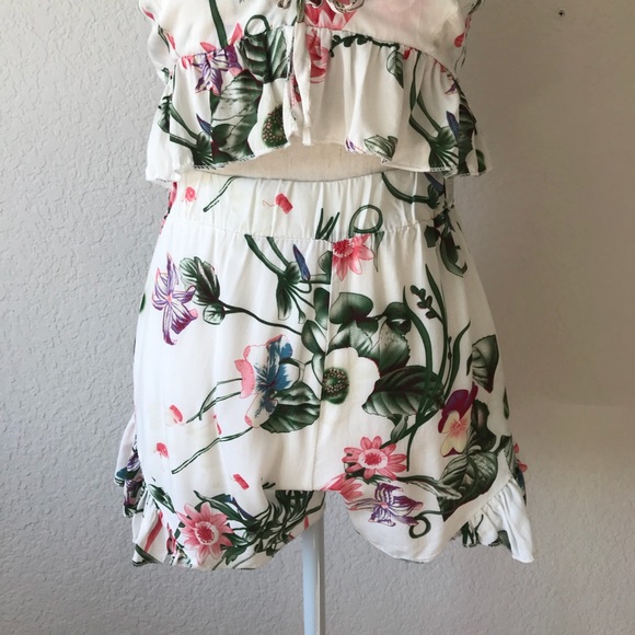WHITE FLORAL CROPPED BUSTIER TOP SHORTS CO ORD SET - Picture 4 of 15